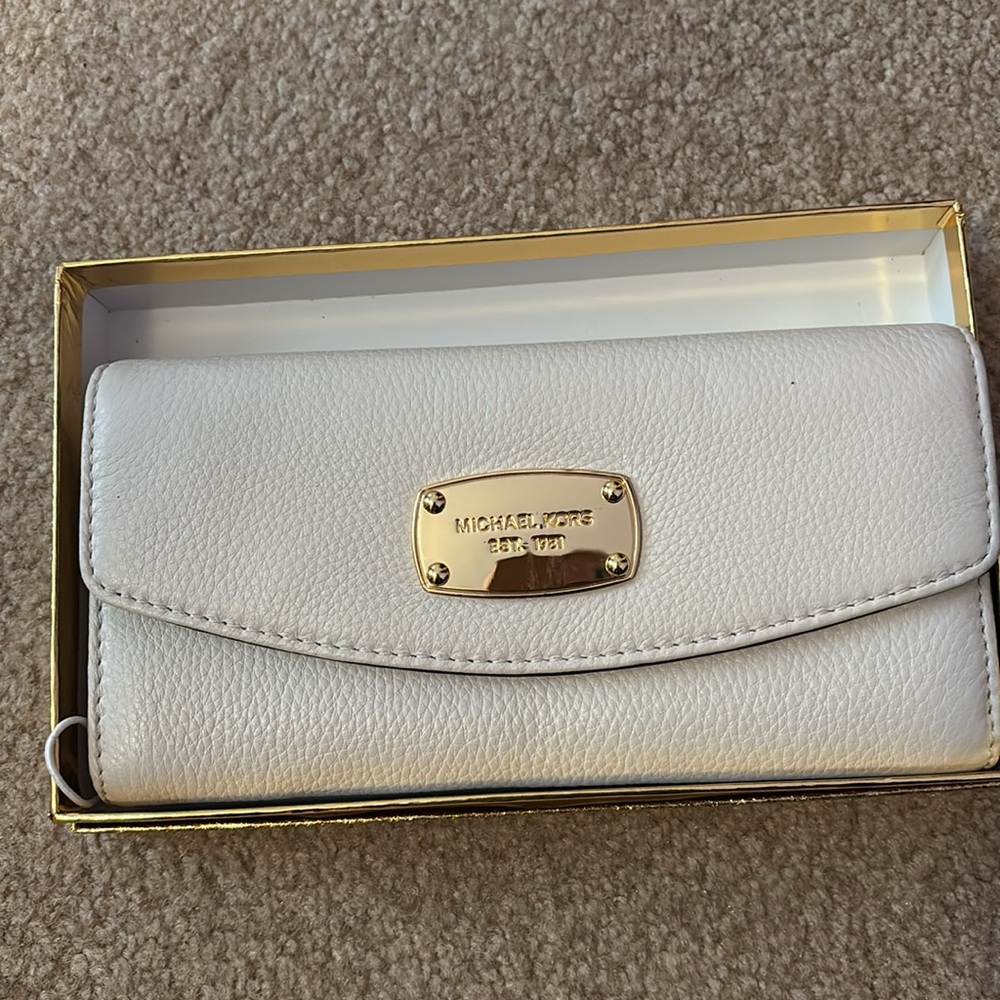 Brand NEW white Michael kors wallet